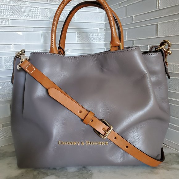 NWOT Dooney and Bourke City Barlow Crossbody Taupe Perfect Condition - Picture 1 of 16